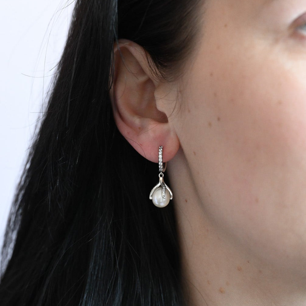 Handmade pearl earrings delicate flower, natural pearls, 925 silver
