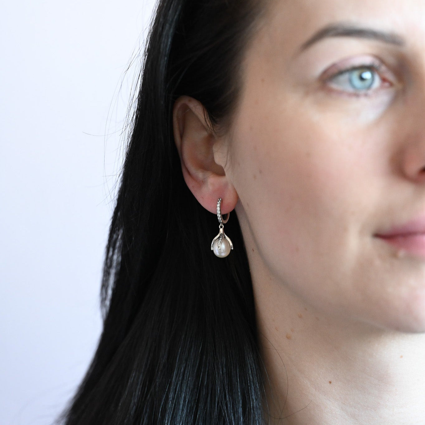 Handmade pearl earrings delicate flower, natural pearls, 925 silver