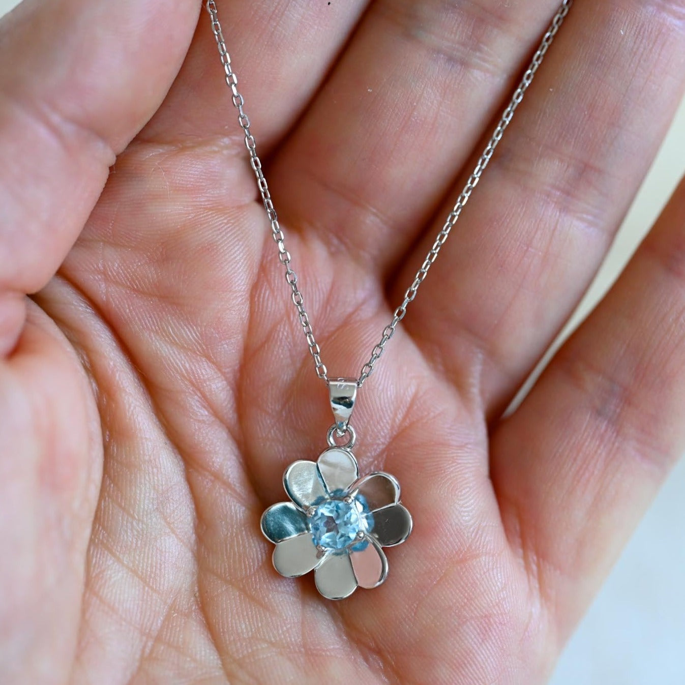 Delicate necklace with clover pendant and natural topaz, 925 silver