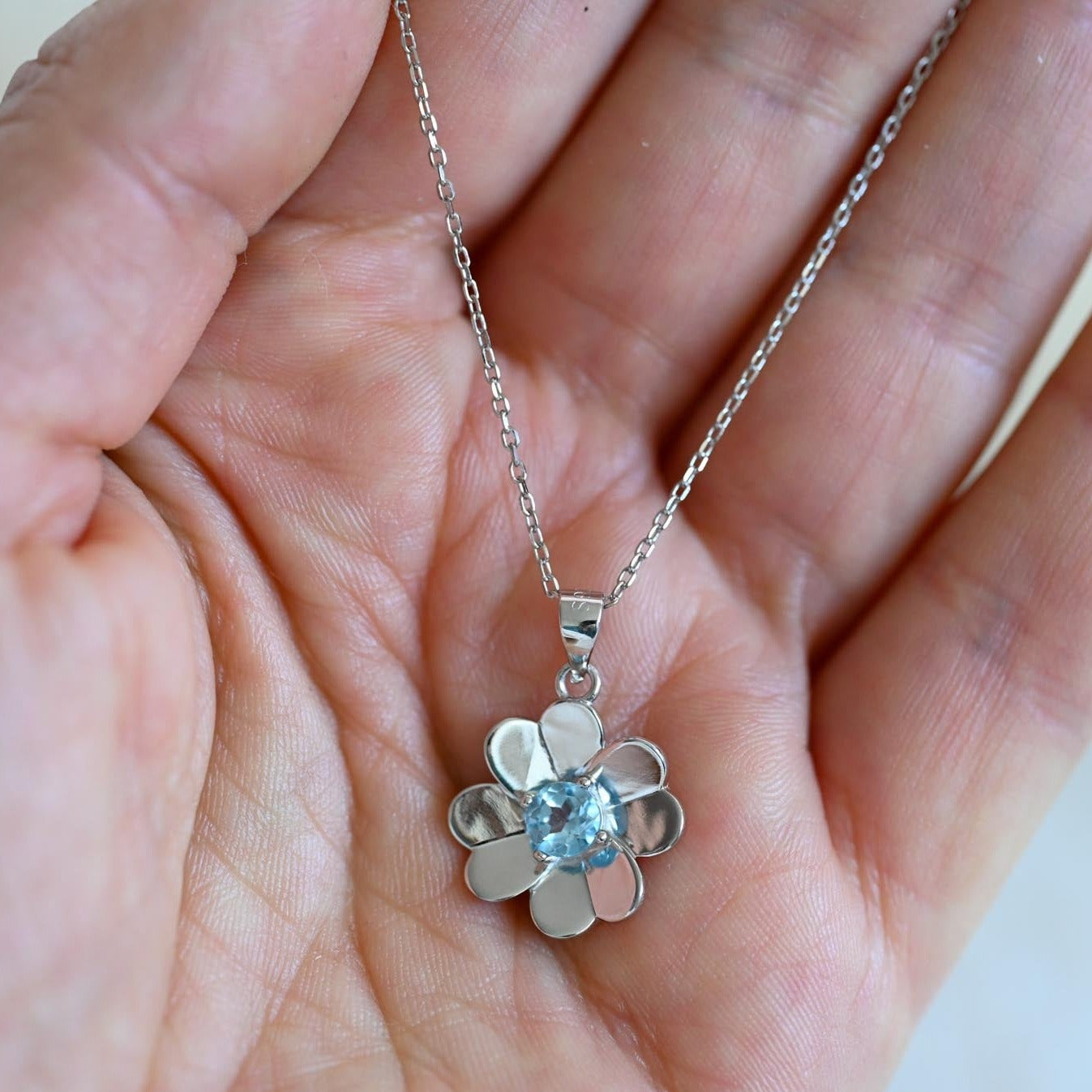 Delicate necklace with clover pendant and natural topaz, 925 silver