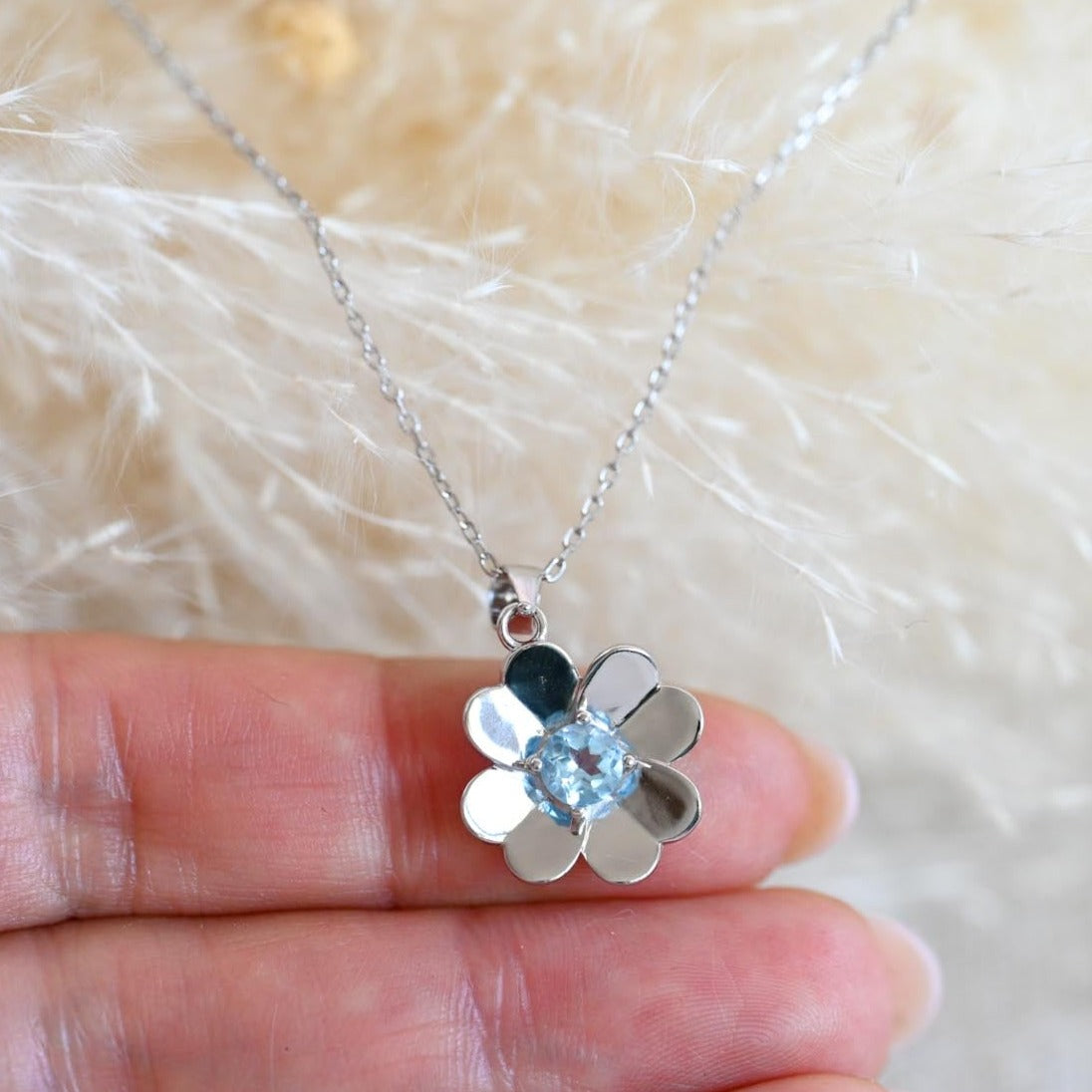 Delicate necklace with clover pendant and natural topaz, 925 silver