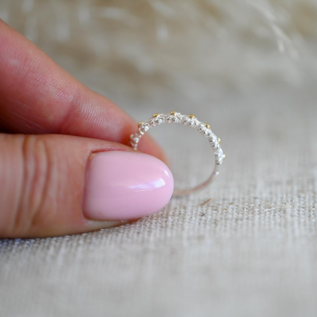 Adjustable ring many daisies silver plated