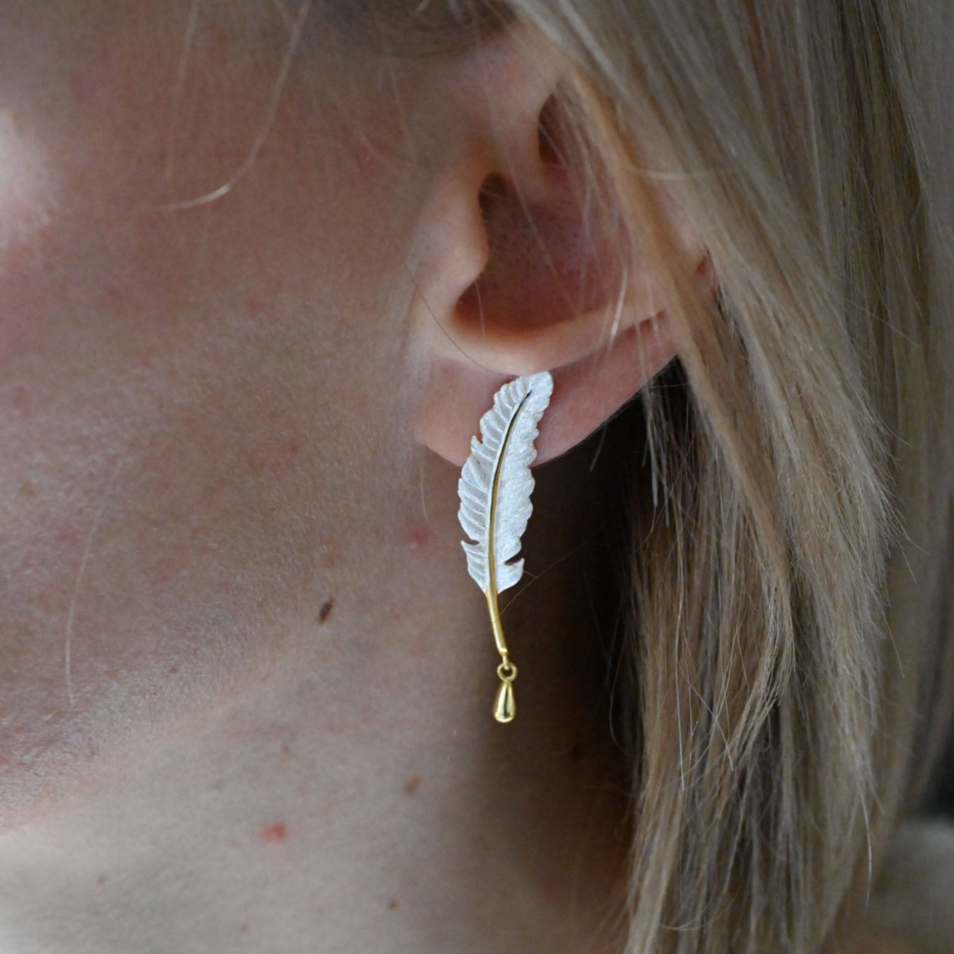 Delicate ring feather