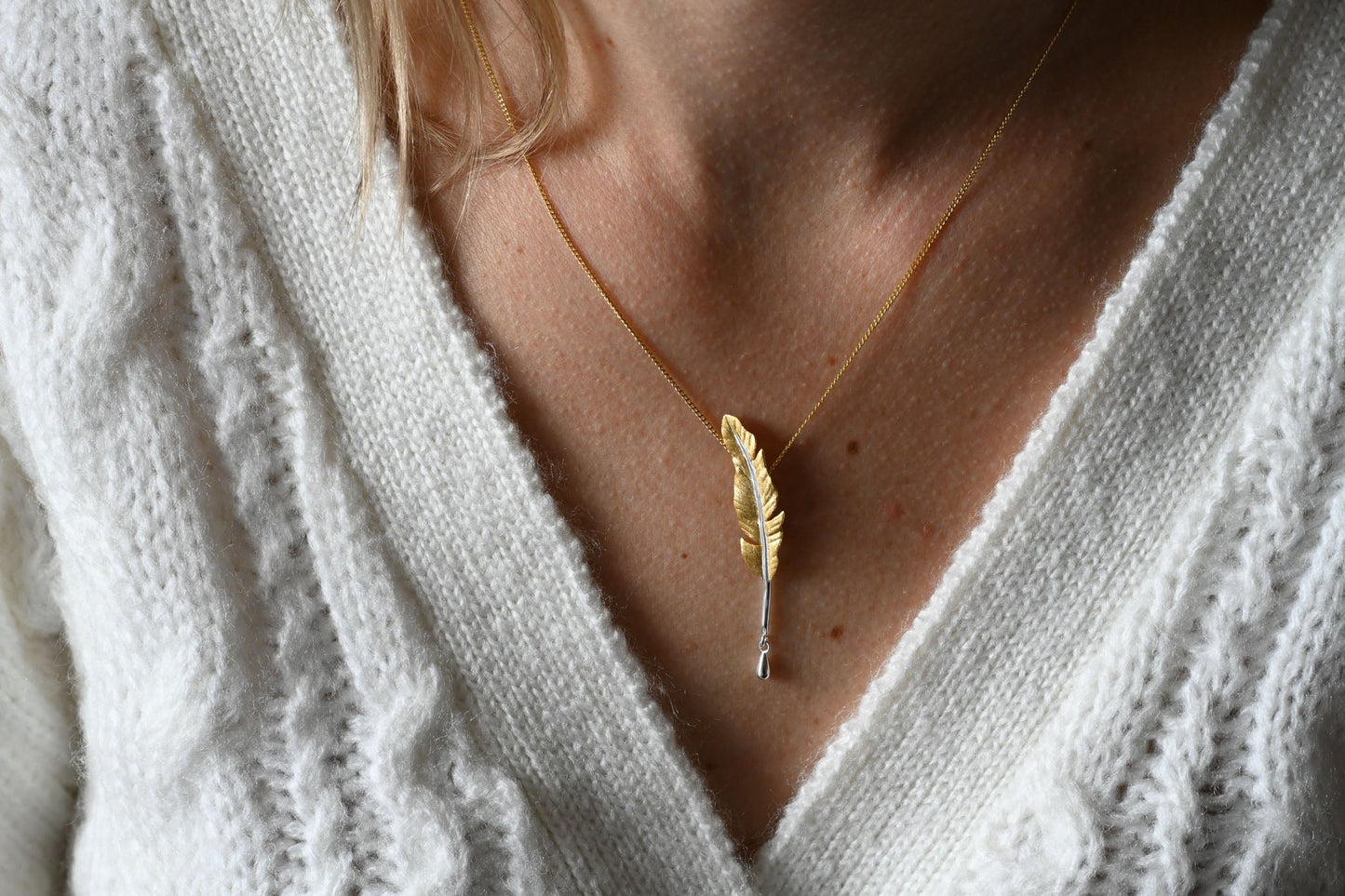 Delicate ring feather