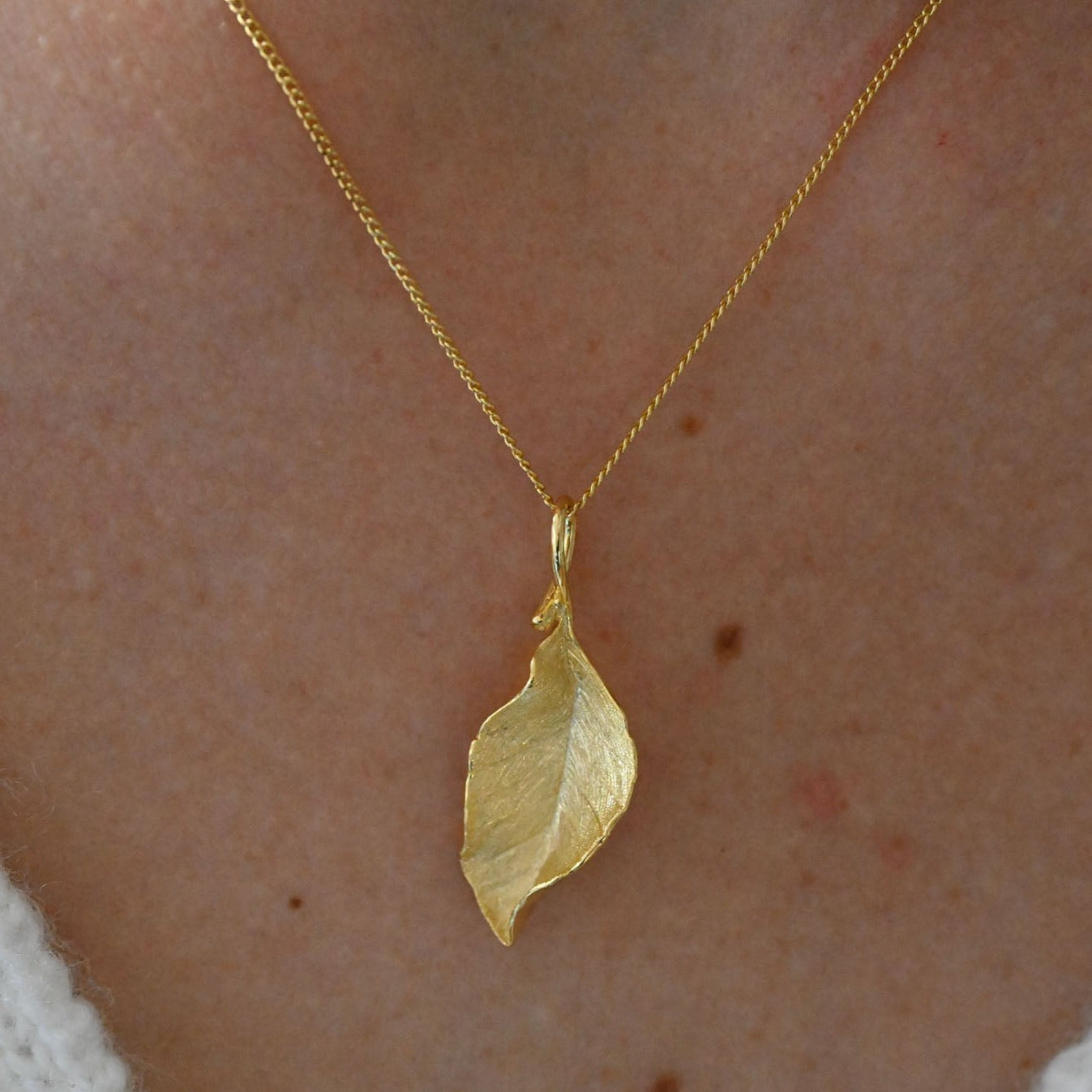 Necklace "Flying Autumn Leaf", 925 silver, 18K gold