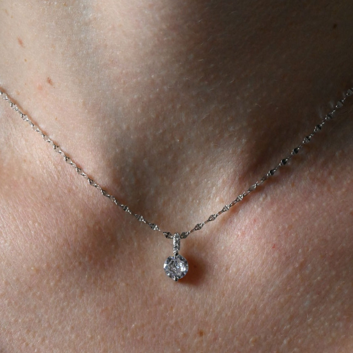 Elegant delicate necklace with zircon pendant