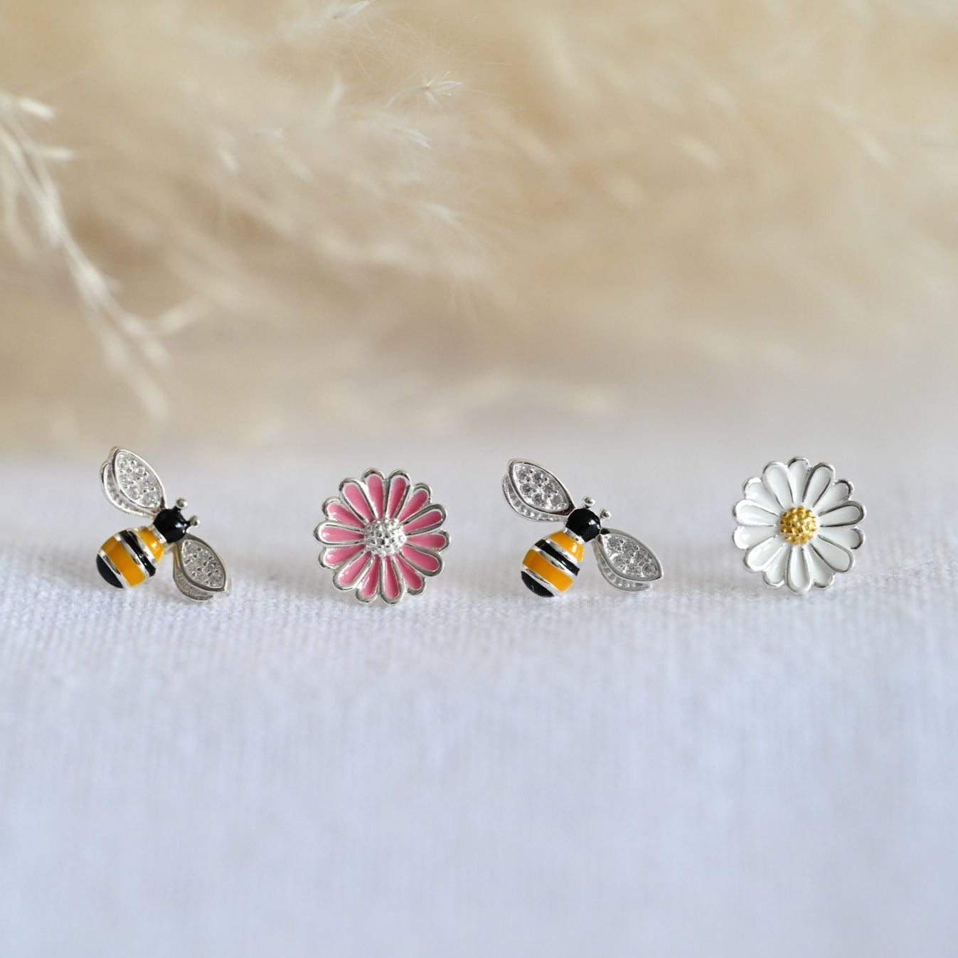 Bee and daisy asymmetrical earrings, 925 silver, enamel