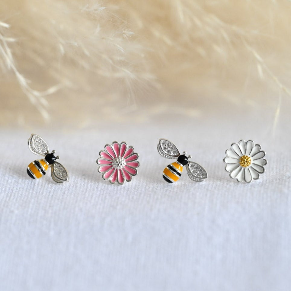 Bee and daisy asymmetrical earrings, 925 silver, enamel