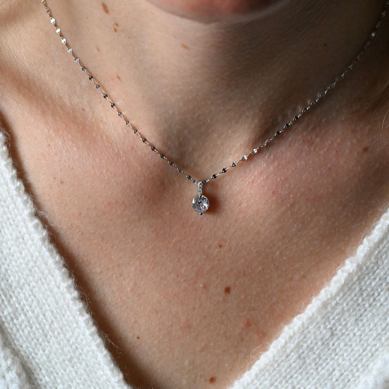Elegant delicate necklace with zircon pendant