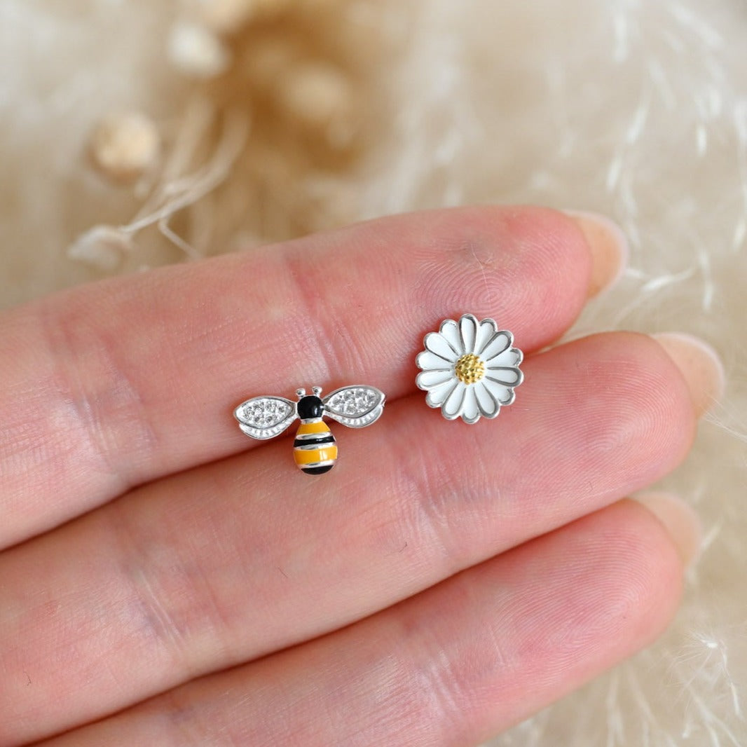 Bee and daisy asymmetrical earrings, 925 silver, enamel