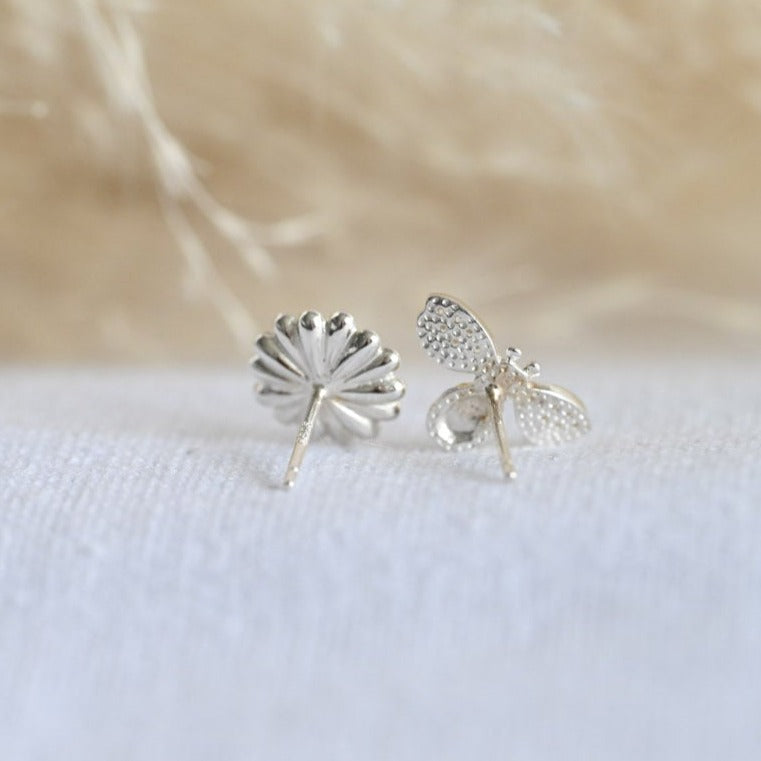 Bee and daisy asymmetrical earrings, 925 silver, enamel