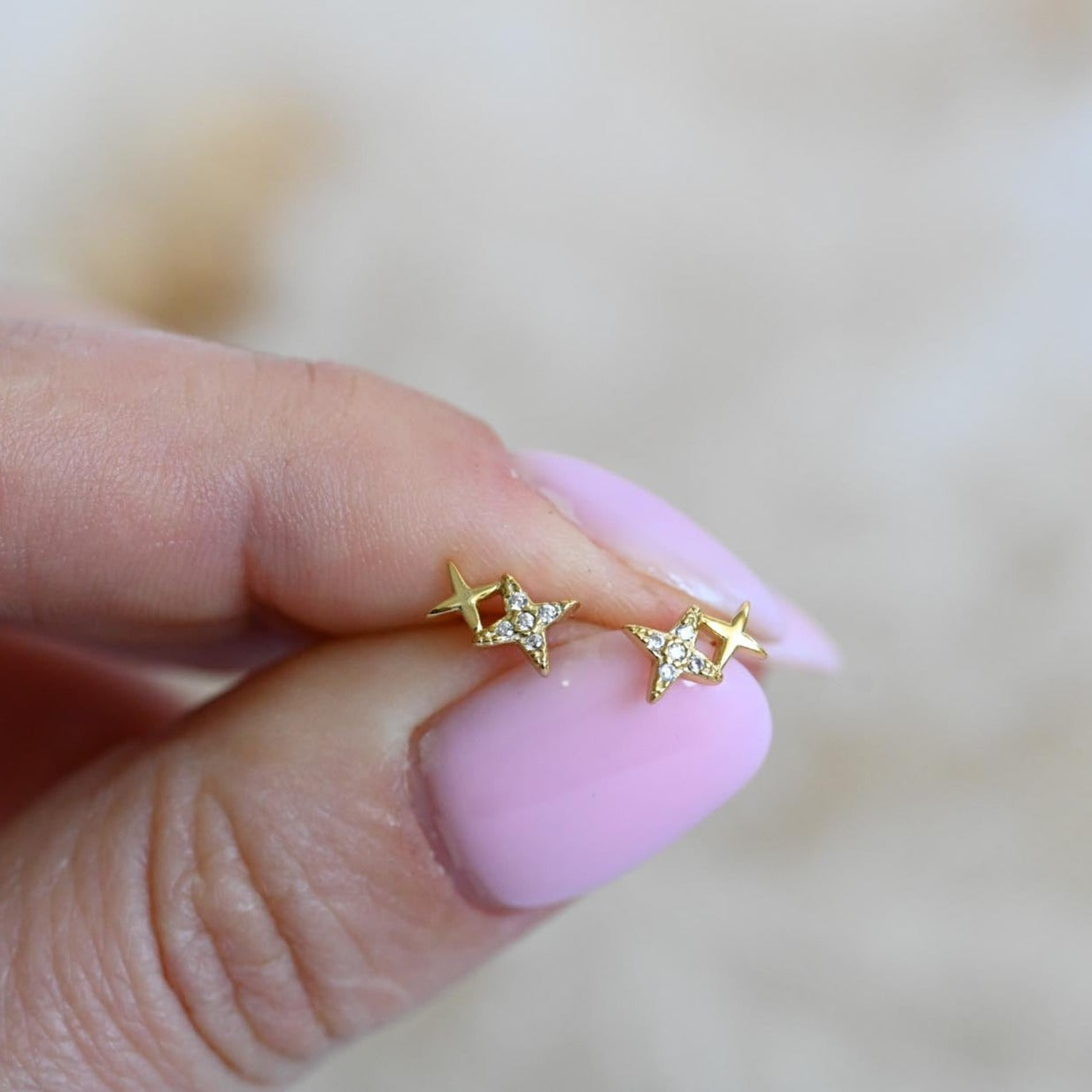 Zwei Mini Sterne Ohrstecker, 925er Silber, 14K Gold