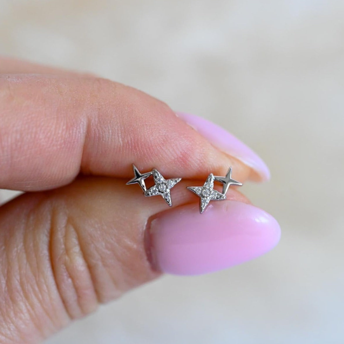 Zwei Mini Sterne Ohrstecker, 925er Silber, 14K Gold