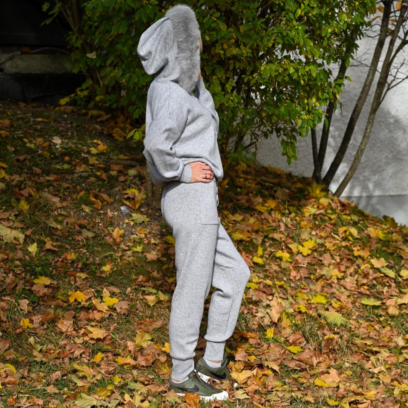 Women's cashmere suit with hood, light grey