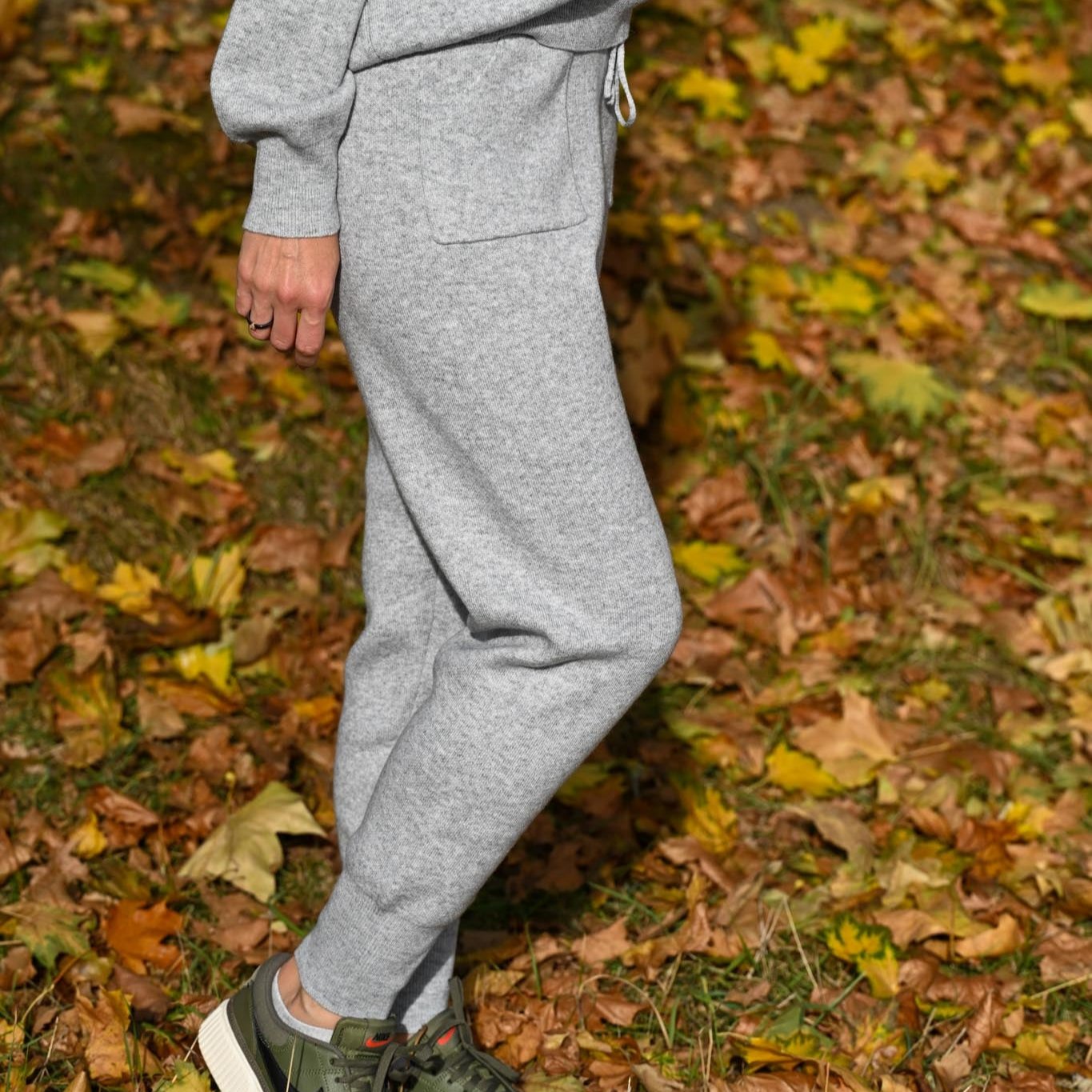 Women's cashmere suit with hood, light grey