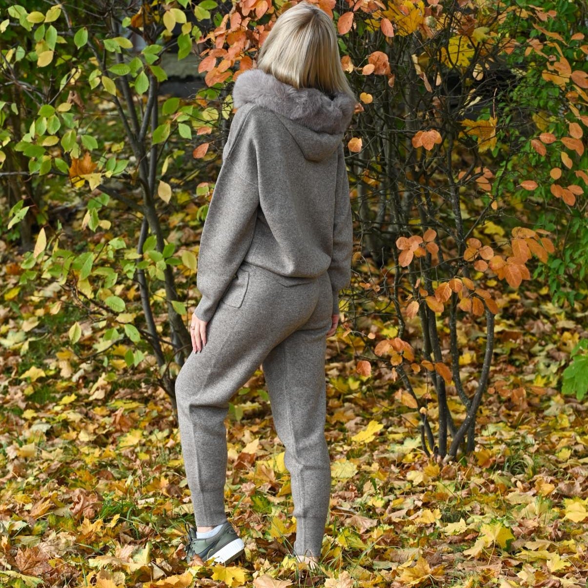 Women's cashmere suit with hood, cappuccino