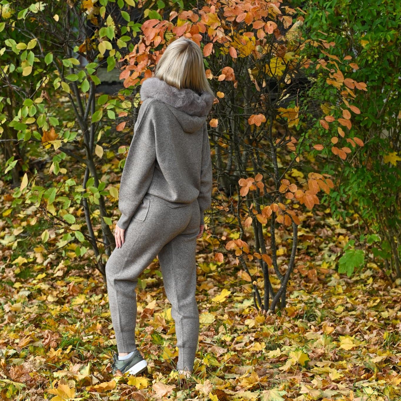 Women's cashmere suit with hood, cappuccino