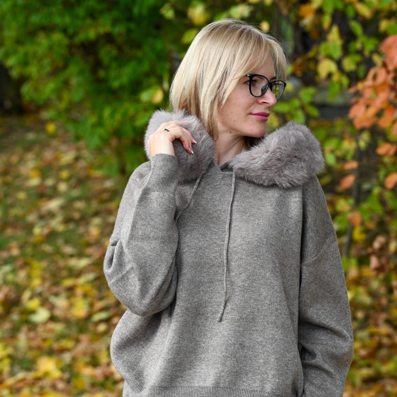Women's cashmere suit with hood, cappuccino