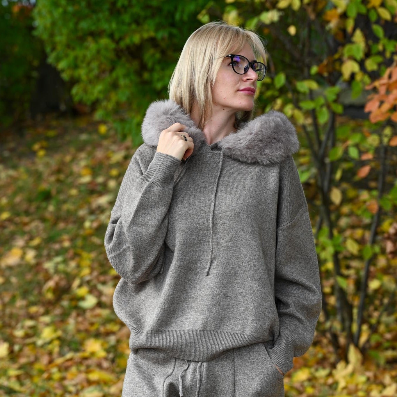 Women's cashmere suit with hood, cappuccino