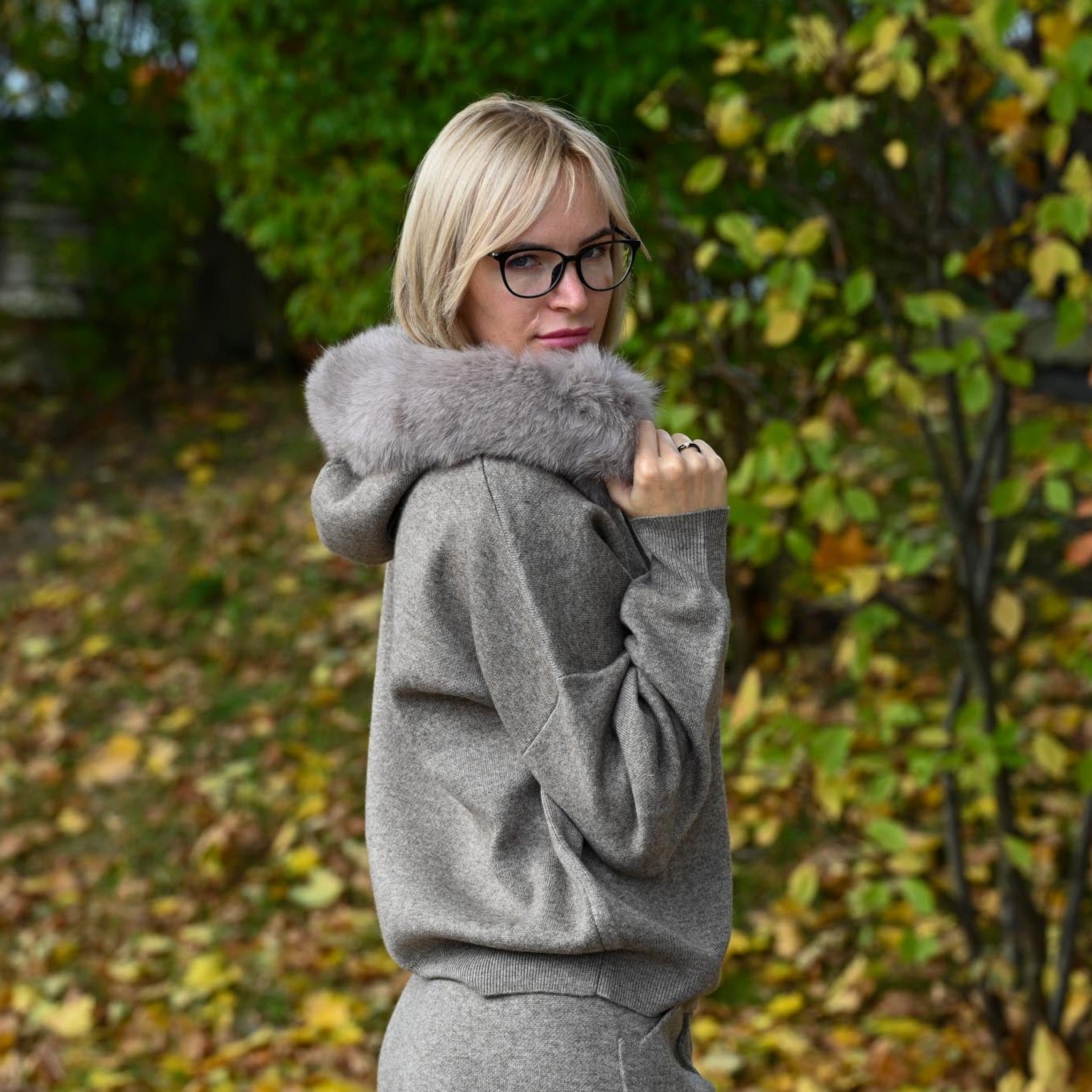 Women's cashmere suit with hood, cappuccino
