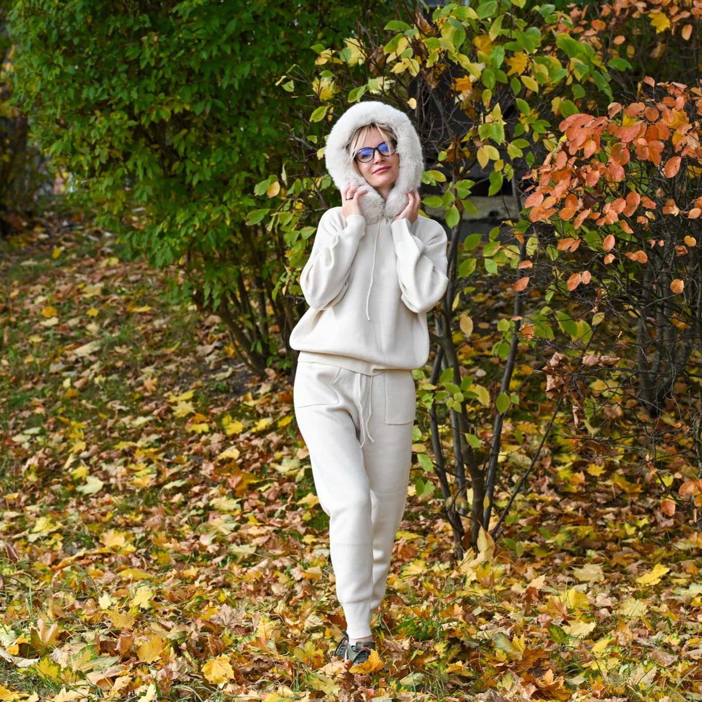Women's cashmere suit with hood, beige
