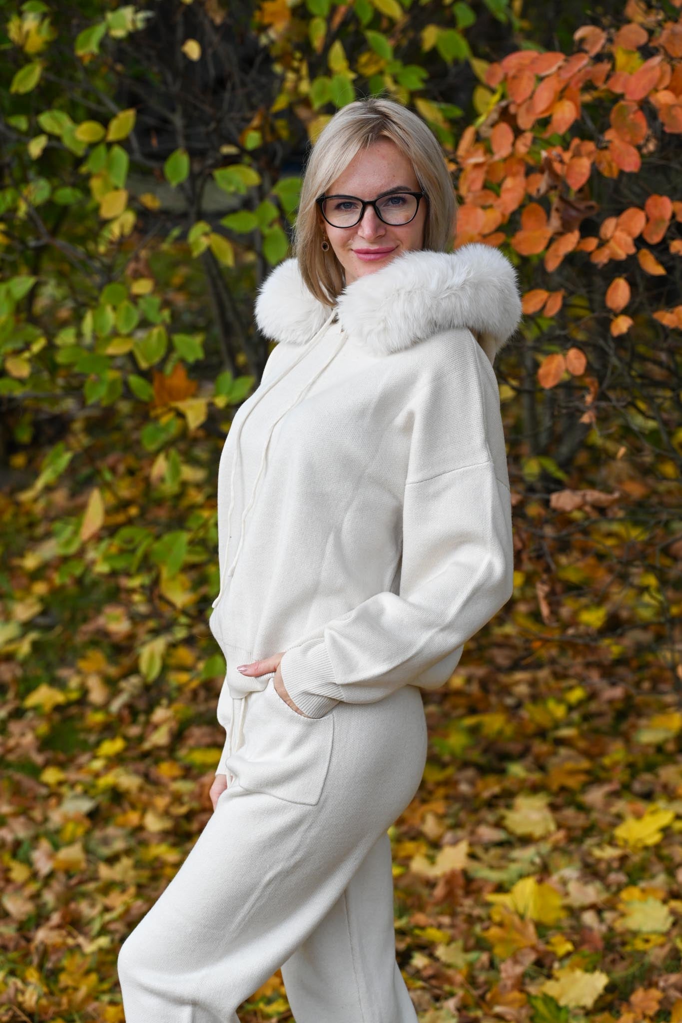 Women's cashmere suit with hood, beige