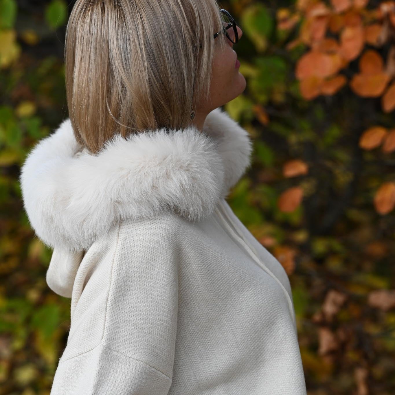 Women's cashmere suit with hood, beige
