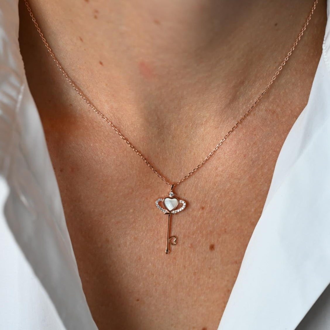 Minimalist necklace sunflower