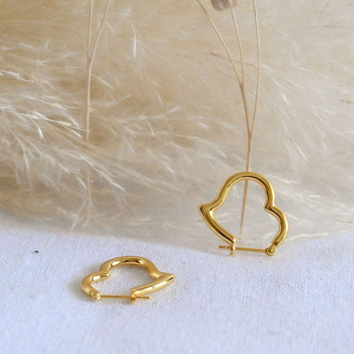 Retro heart small hoop earrings gold