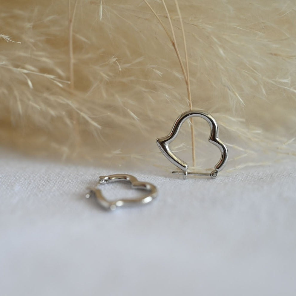 Retro heart small hoop earrings gold