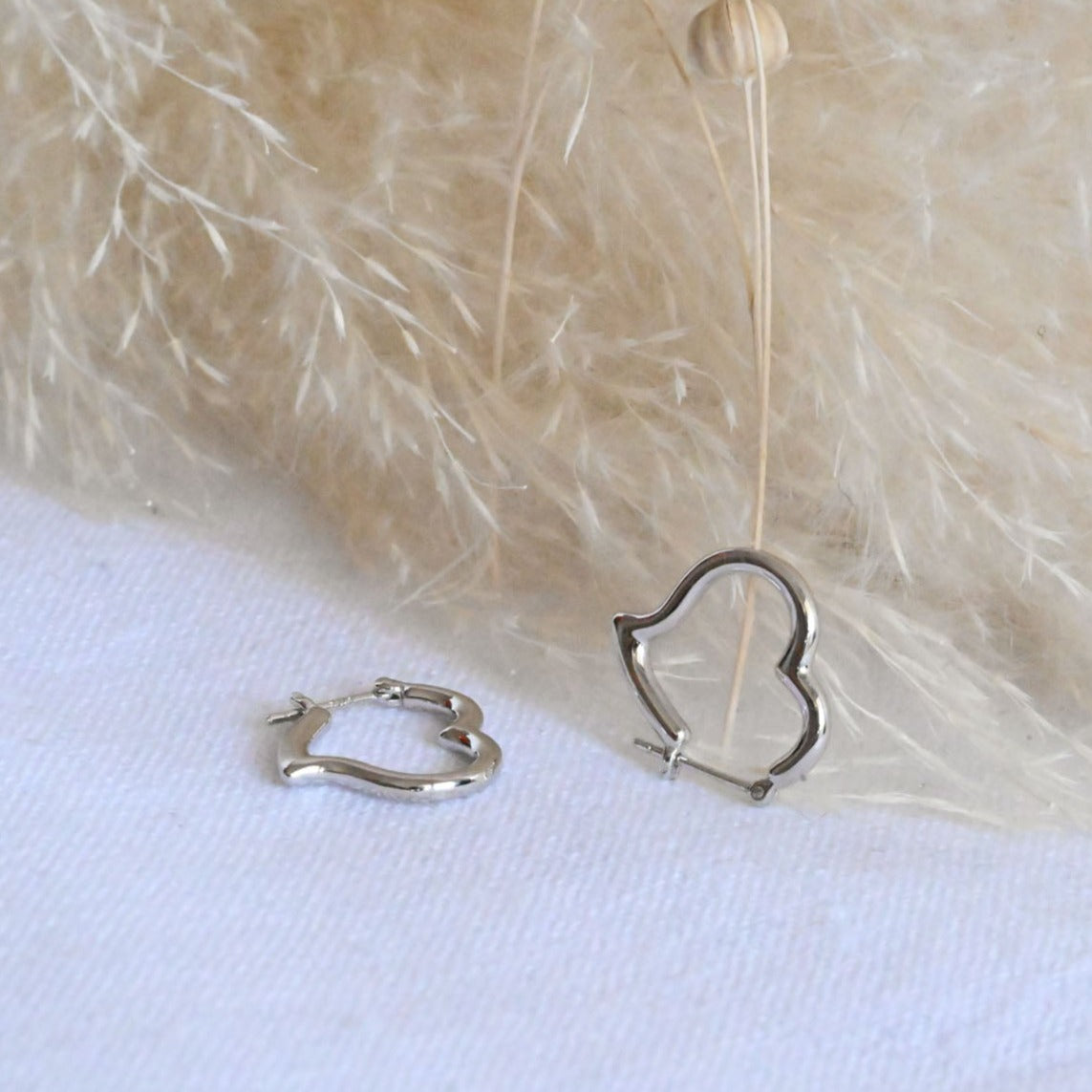 Retro heart small hoop earrings gold