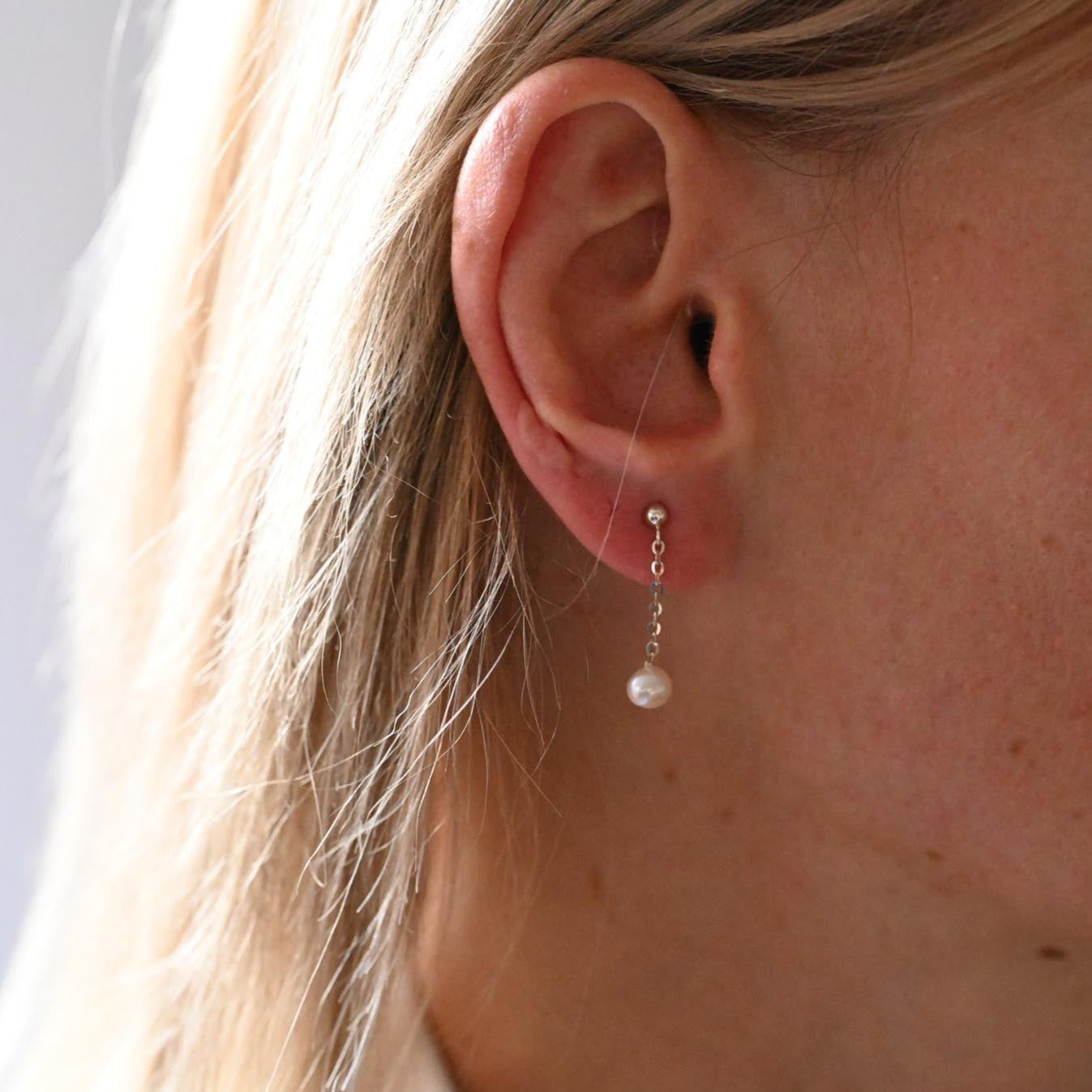 Handmade minimalist chain earrings, freshwater pearl, 925 silver