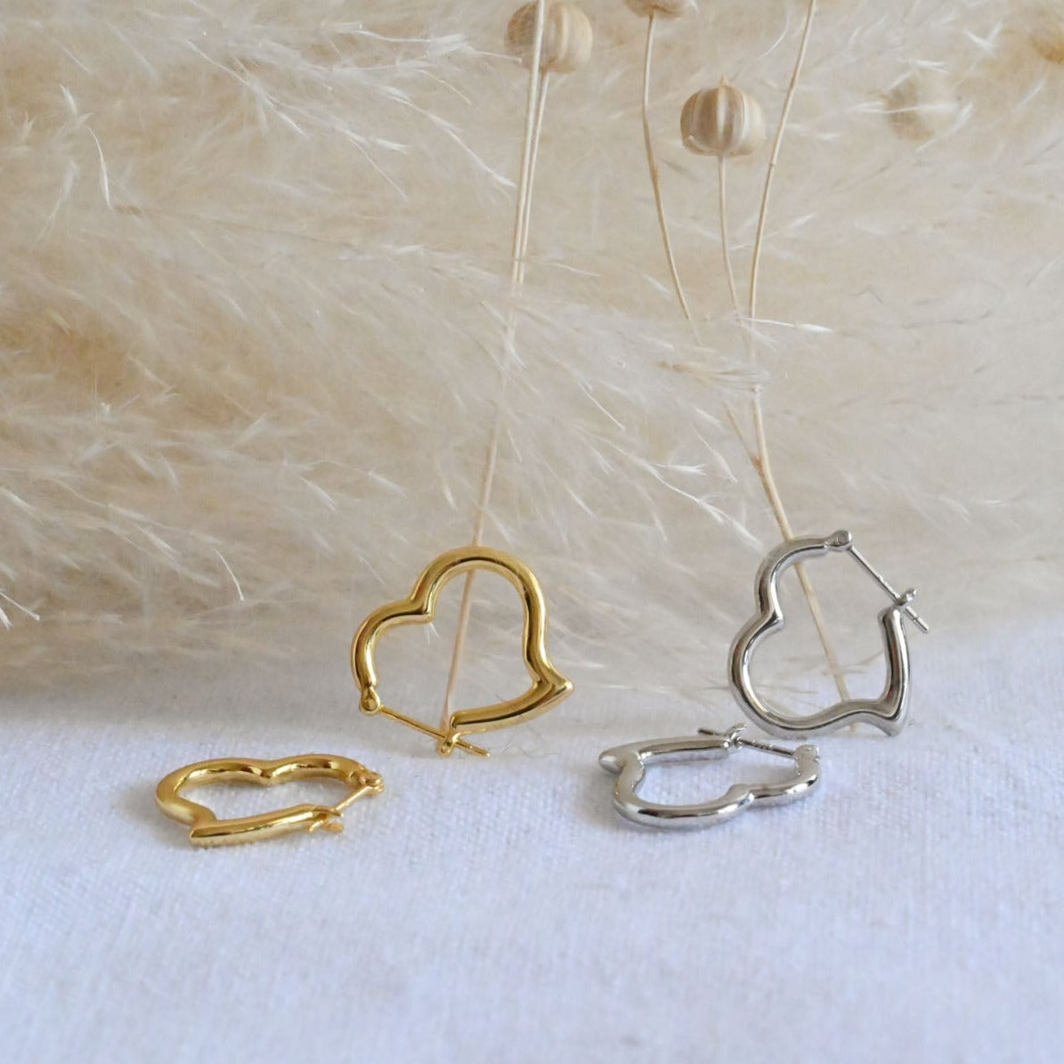 Retro heart small hoop earrings gold