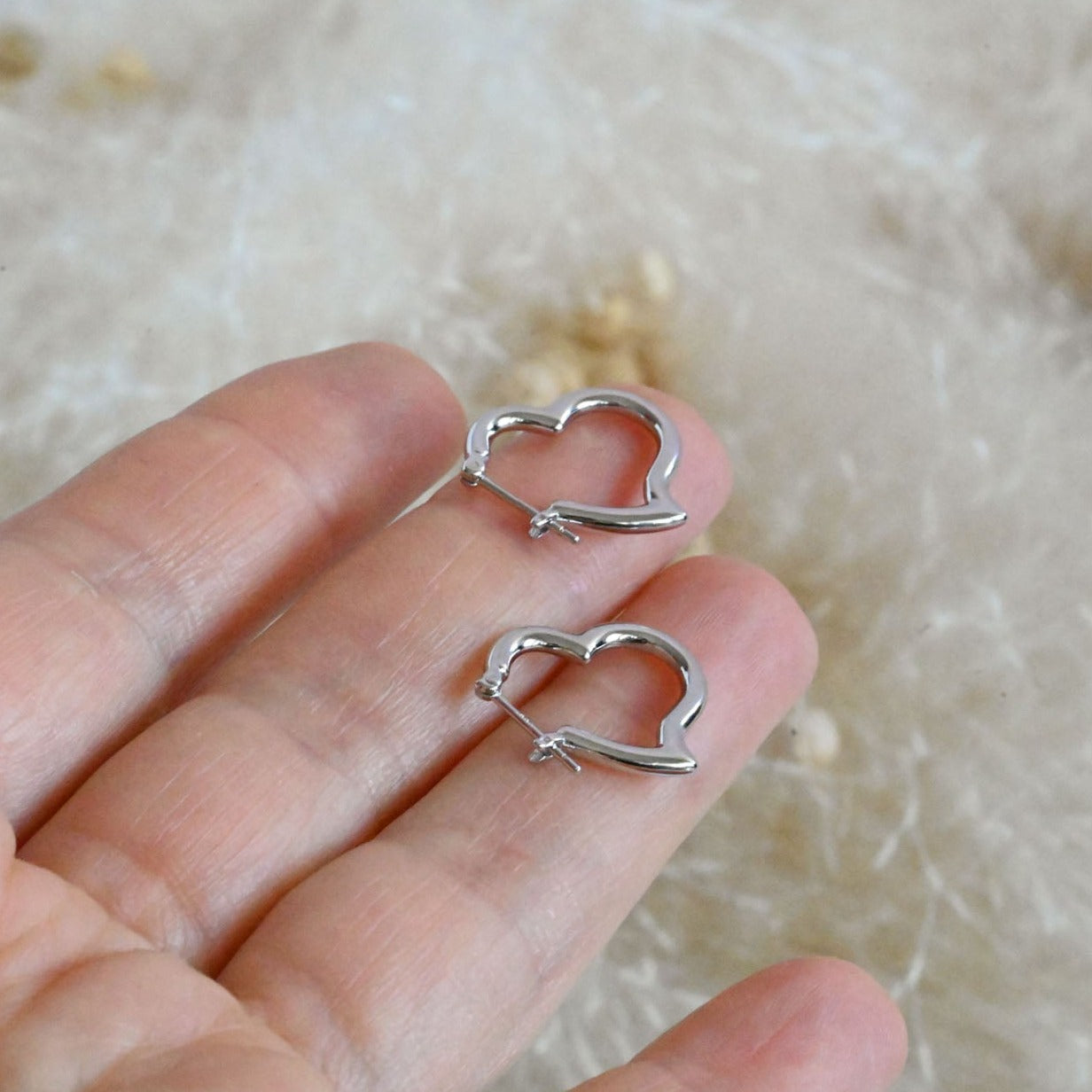 Retro heart small hoop earrings gold