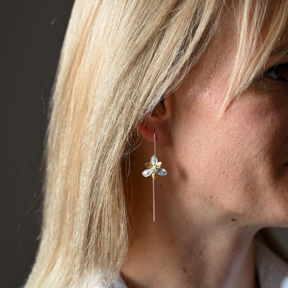 Handgemachte Iris Blume Ohrringe, 925er Silber, 18K Gold