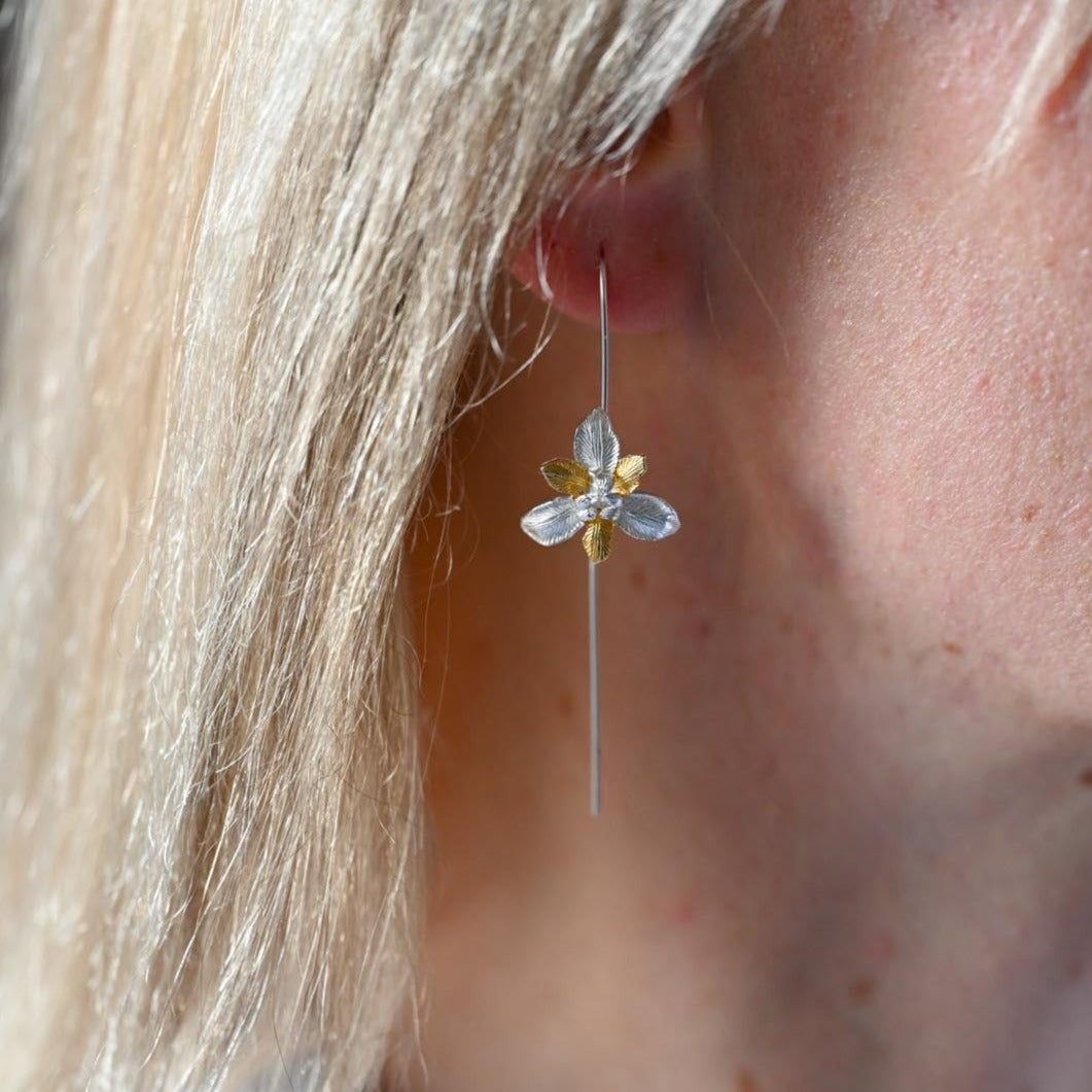 Handgemachte Iris Blume Ohrringe, 925er Silber, 18K Gold