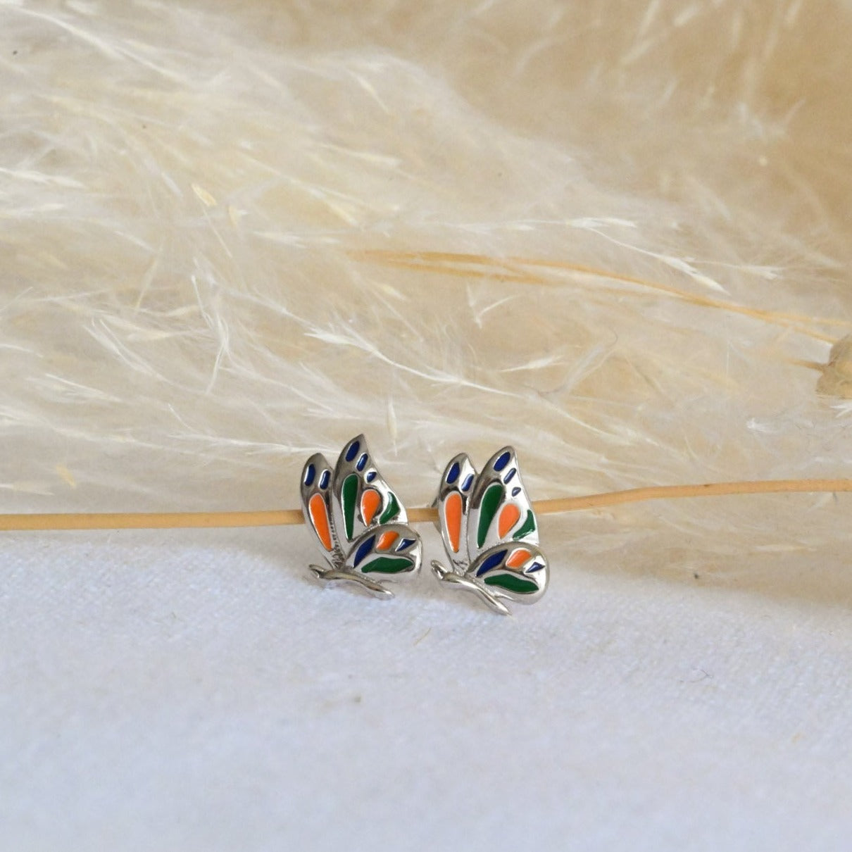 Zarte Ohrstecker "Bunter Schmetterling", 925er Silber, Emaille