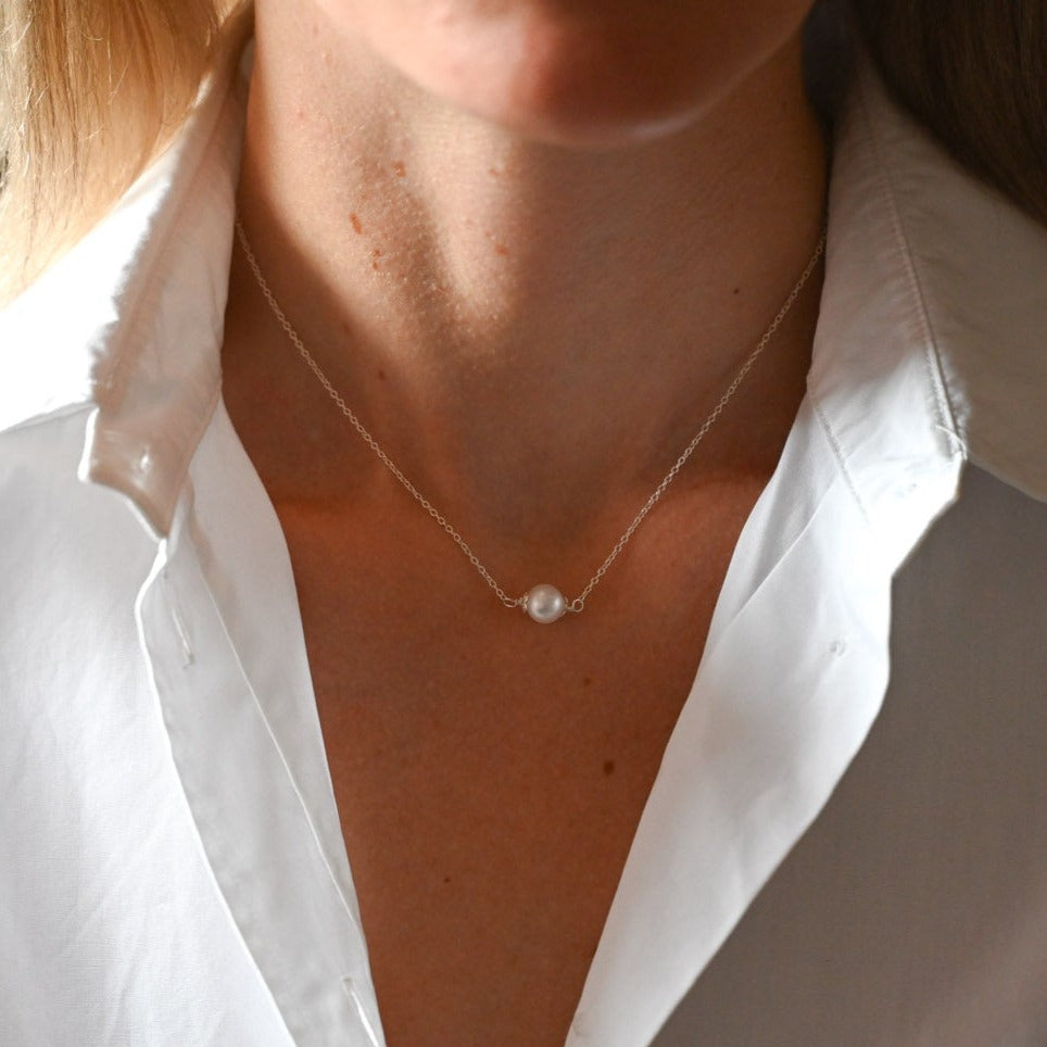 Delicate Minimalist Pearl Necklace made of 925 Sterling Silver