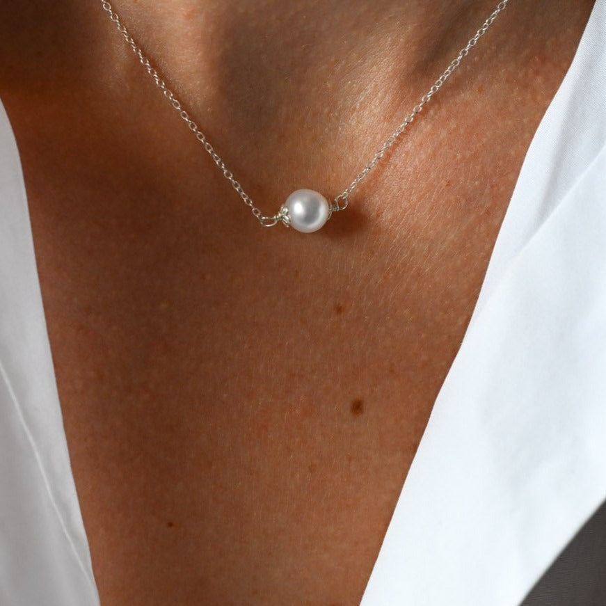 Delicate Minimalist Pearl Necklace made of 925 Sterling Silver