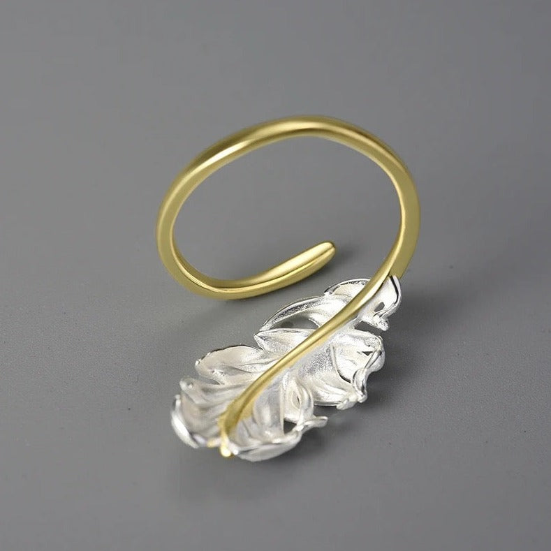 Delicate ring feather