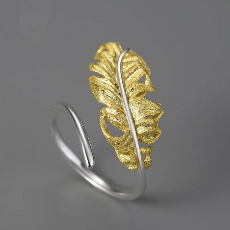 Delicate ring feather