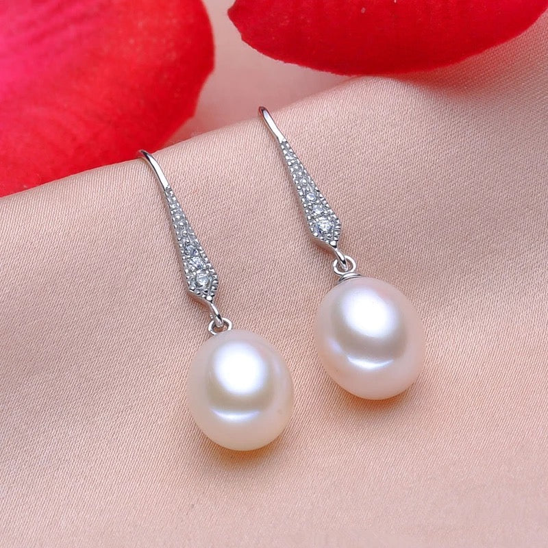 Elegant earrings, zircon and freshwater pearl