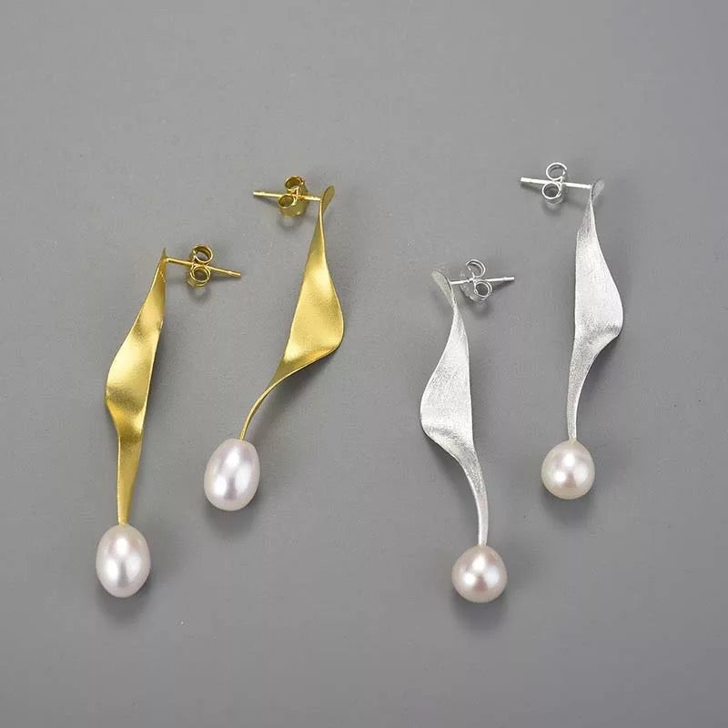 Elegante Perlenohrringe Welle