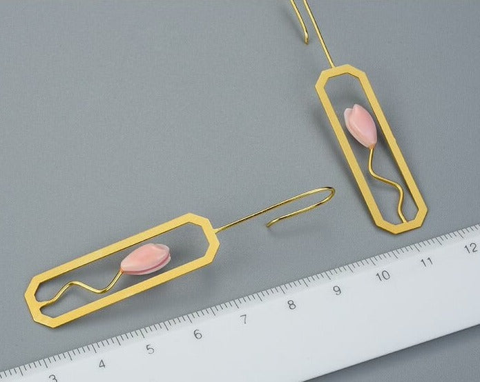 Minimalistische Hängeohrringe Tulpe