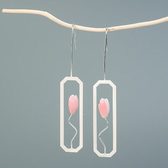 Minimalistische Hängeohrringe Tulpe