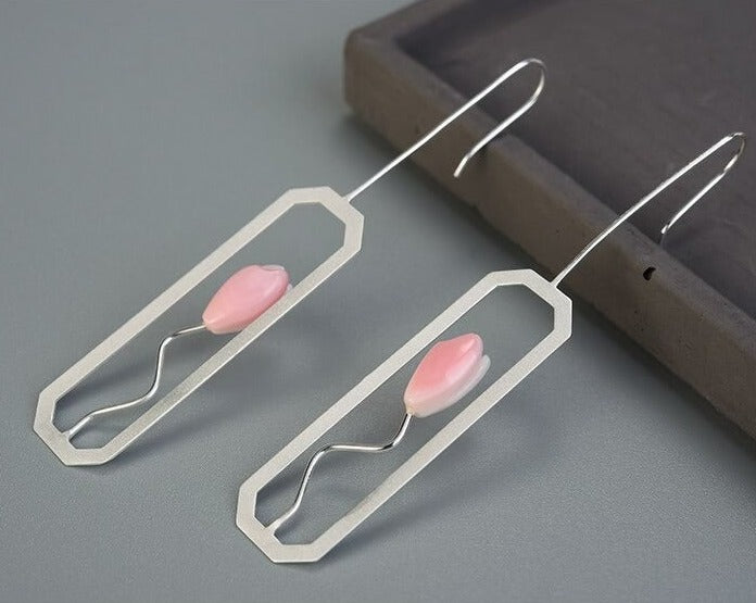 Minimalistische Hängeohrringe Tulpe