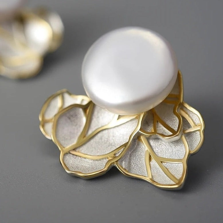 Pearl earrings flat pearl and leaves