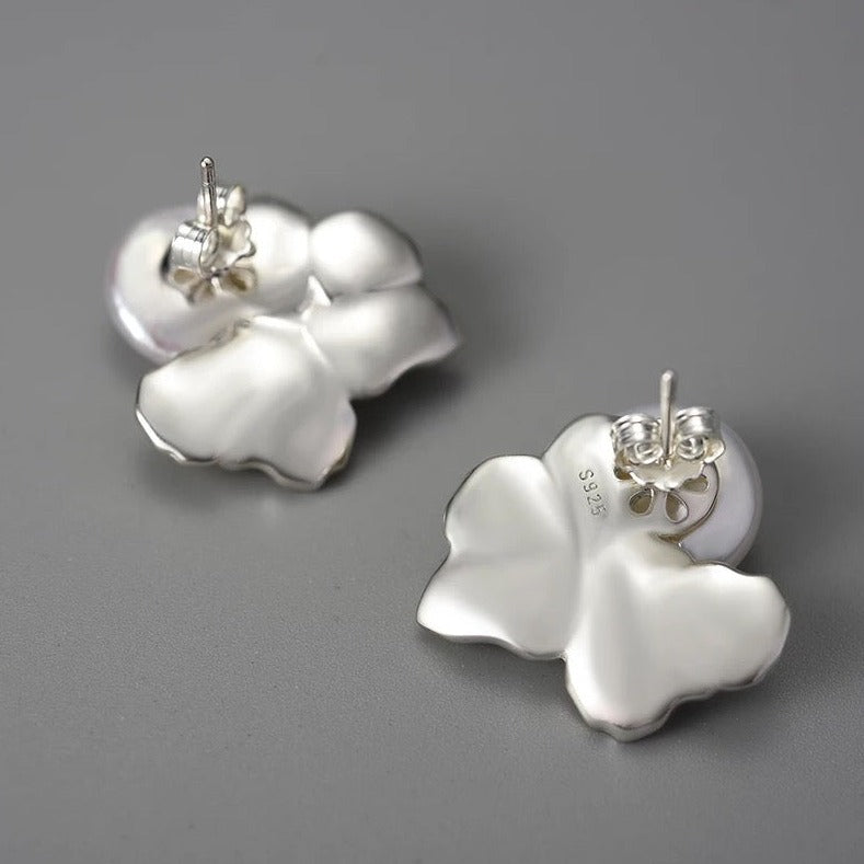 Pearl earrings flat pearl and leaves