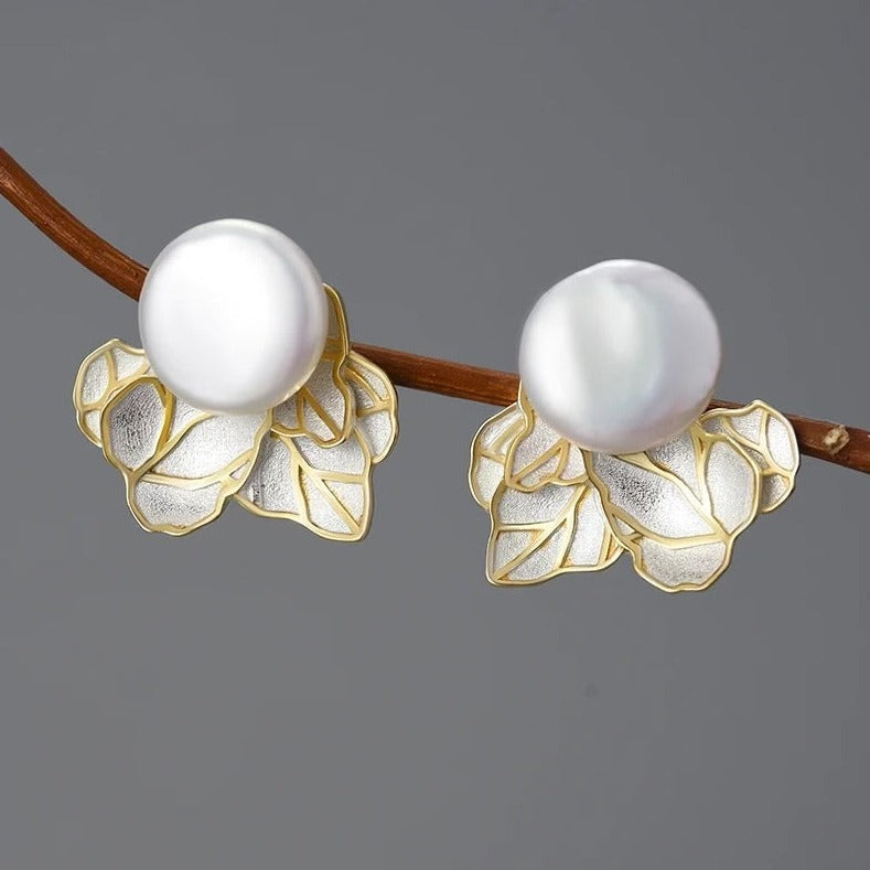 Pearl earrings flat pearl and leaves