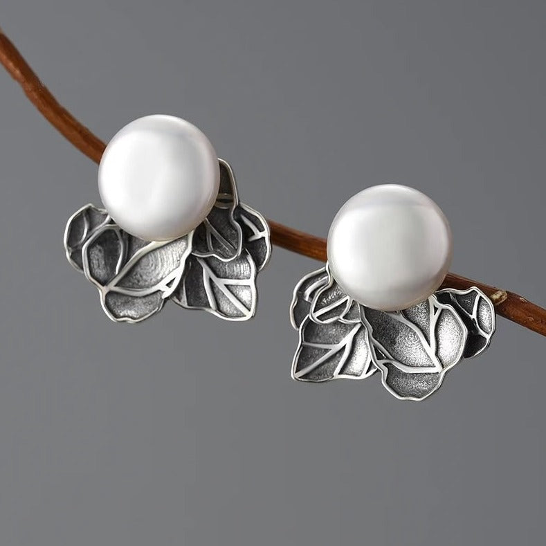 Pearl earrings flat pearl and leaves